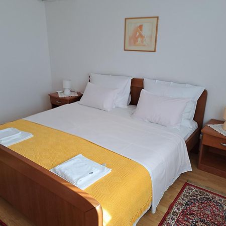 Apartments Pink House Povljana Exterior photo